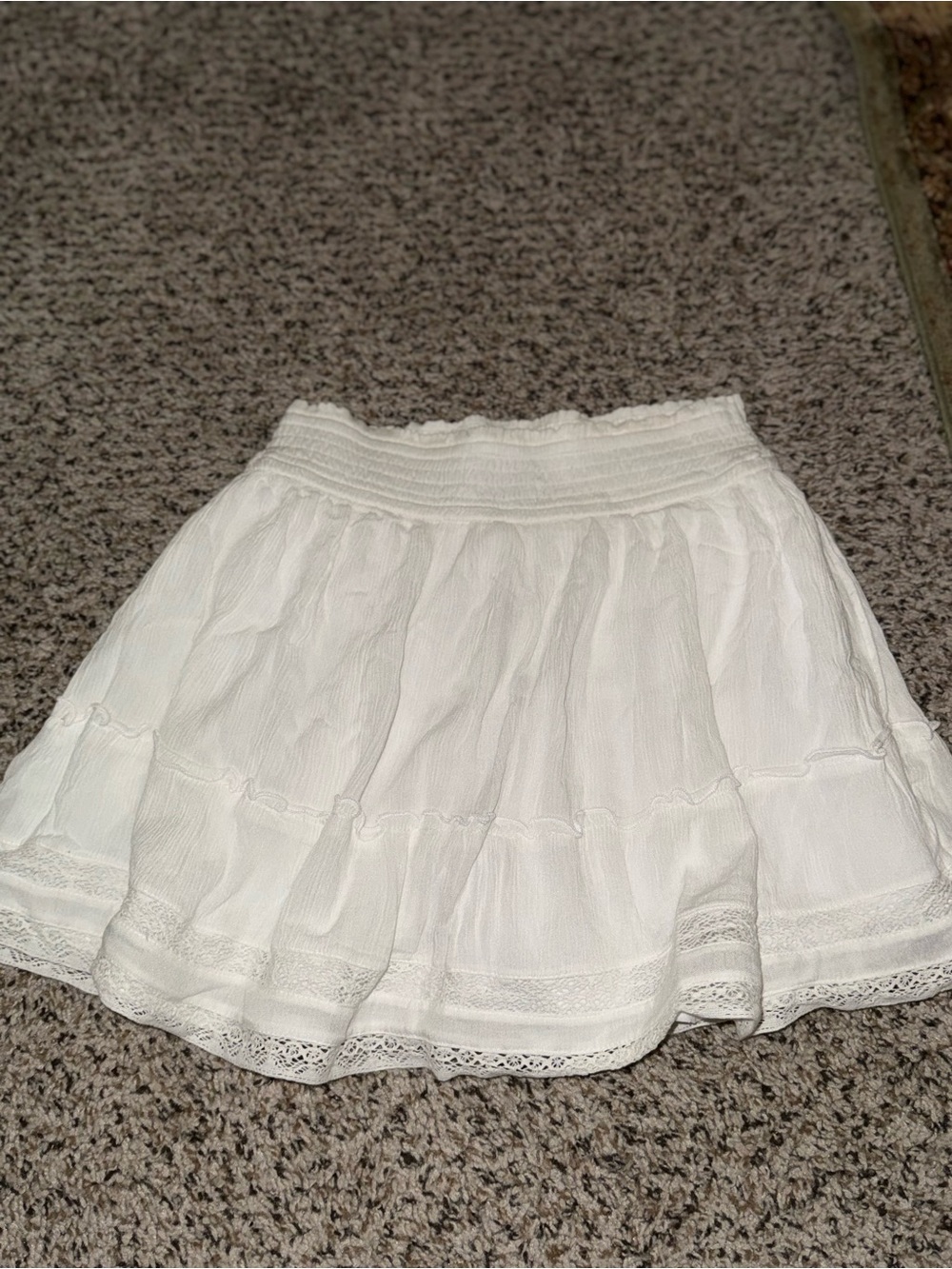 Hollister White Tiered Lace-Trim Mini Skirt with Shorts Underneath⭐️ Size Small - Picture 2 of 4